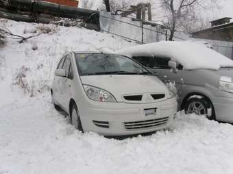 2004 Mitsubishi Colt Photos