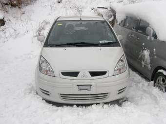 2004 Mitsubishi Colt Photos