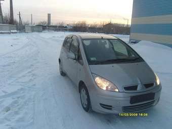 2004 Mitsubishi Colt Pictures