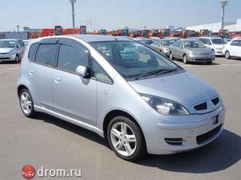 2004 Mitsubishi Colt Pictures