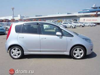 2004 Mitsubishi Colt Photos