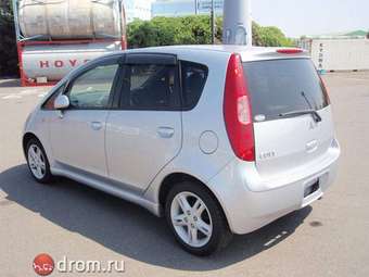 2004 Mitsubishi Colt Photos