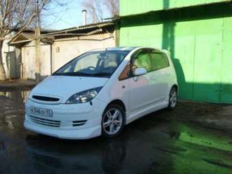 2004 Mitsubishi Colt Pictures