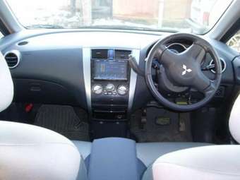 2004 Mitsubishi Colt Photos