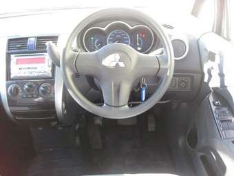 2004 Mitsubishi Colt Photos