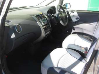 2004 Mitsubishi Colt Photos