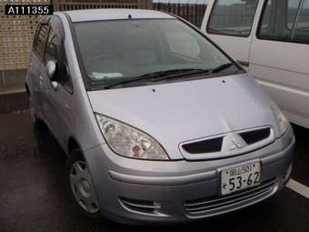 2004 Mitsubishi Colt Pictures