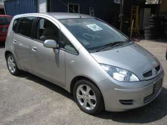 2004 Mitsubishi Colt Pictures