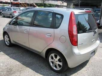 2004 Mitsubishi Colt Photos