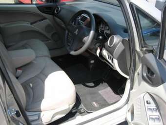 2004 Mitsubishi Colt Photos