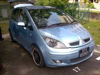 2004 Mitsubishi Colt Images