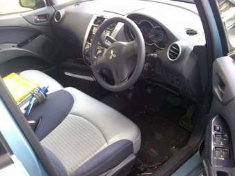 2004 Mitsubishi Colt Pictures