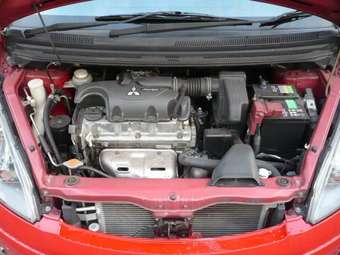 2004 Mitsubishi Colt Pictures