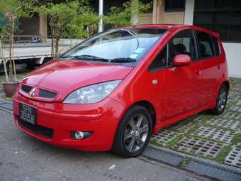 2004 Mitsubishi Colt Pictures