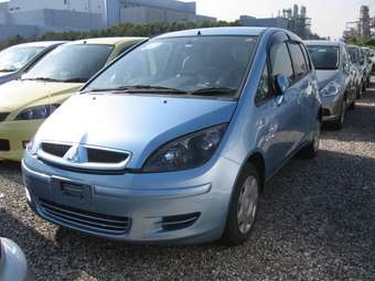 2004 Mitsubishi Colt Photos