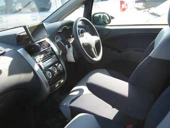 2004 Mitsubishi Colt Images