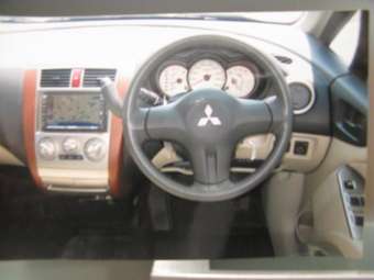 2004 Mitsubishi Colt Pictures