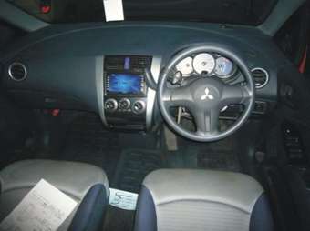 2004 Mitsubishi Colt Pictures