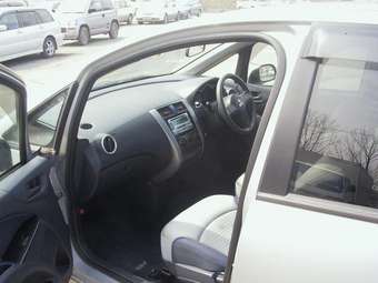 2004 Mitsubishi Colt Photos