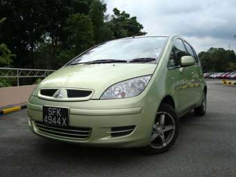 2004 Mitsubishi Colt Photos