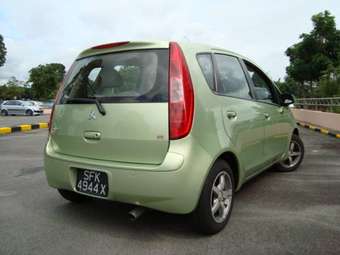 2004 Mitsubishi Colt Pictures