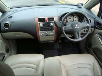 2004 Mitsubishi Colt Photos