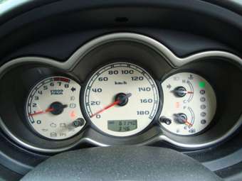 2004 Mitsubishi Colt Pics