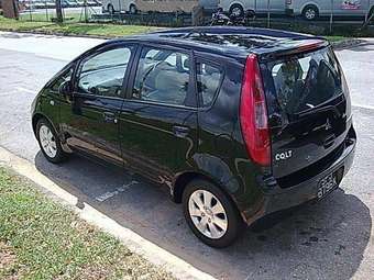 2004 Mitsubishi Colt Pictures