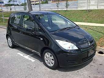 2004 Mitsubishi Colt Photos