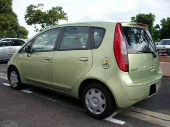 2004 Mitsubishi Colt Pictures