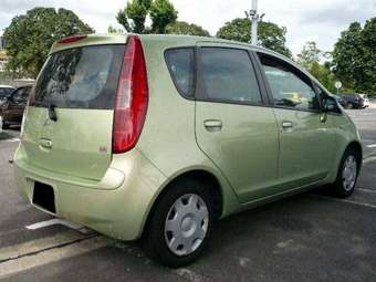 2004 Mitsubishi Colt Pictures