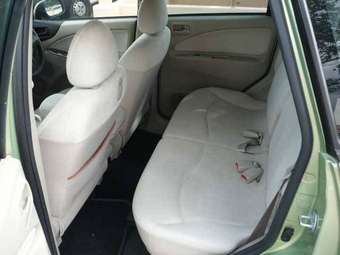 2004 Mitsubishi Colt Photos