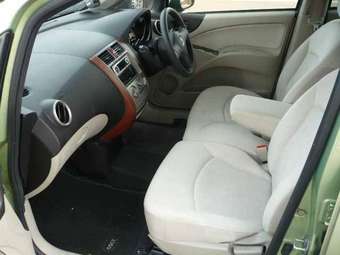2004 Mitsubishi Colt Photos