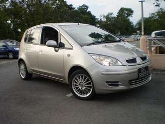 2004 Mitsubishi Colt Photos