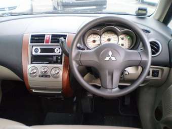 2004 Mitsubishi Colt Photos