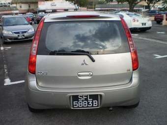 2004 Mitsubishi Colt Pictures