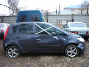 2004 Mitsubishi Colt Pictures