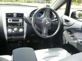 2004 Mitsubishi Colt Photos