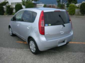 2004 Mitsubishi Colt Pictures