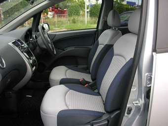 2004 Mitsubishi Colt Pictures