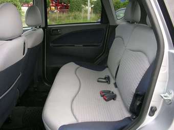 2004 Mitsubishi Colt Photos