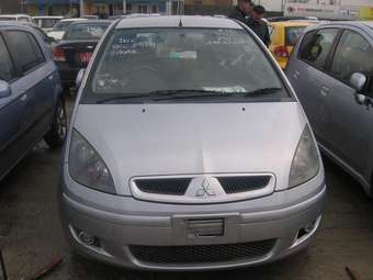 2004 Mitsubishi Colt Pictures