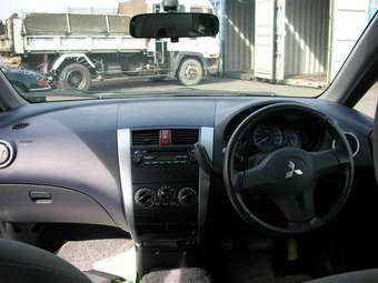 2004 Mitsubishi Colt Pictures