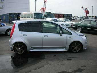 2004 Mitsubishi Colt Pictures