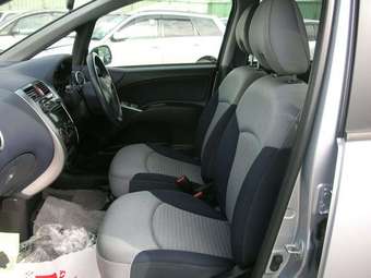 2004 Mitsubishi Colt Photos