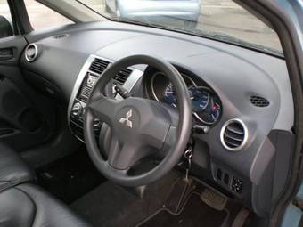 2004 Mitsubishi Colt Pictures