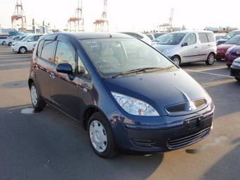 2004 Mitsubishi Colt Pictures