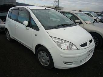 2004 Mitsubishi Colt Pictures