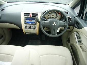 2004 Mitsubishi Colt Photos