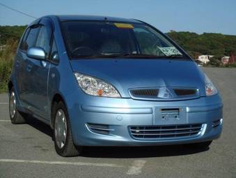 2004 Mitsubishi Colt Pictures